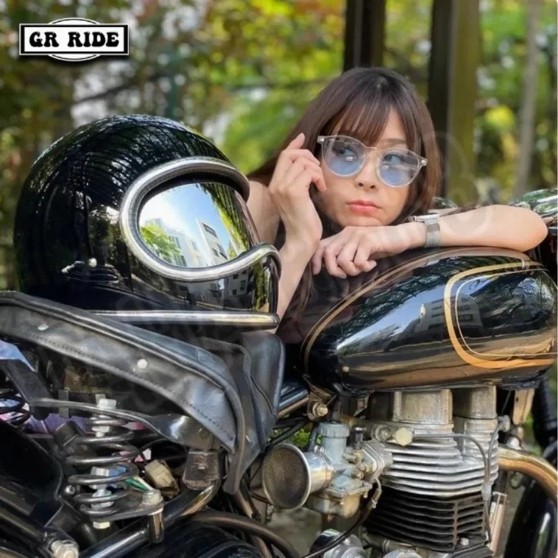 خوذة دراجة نارية رائجة بهيكل م - مراجعة Motorcycle Gear Japan وسعره