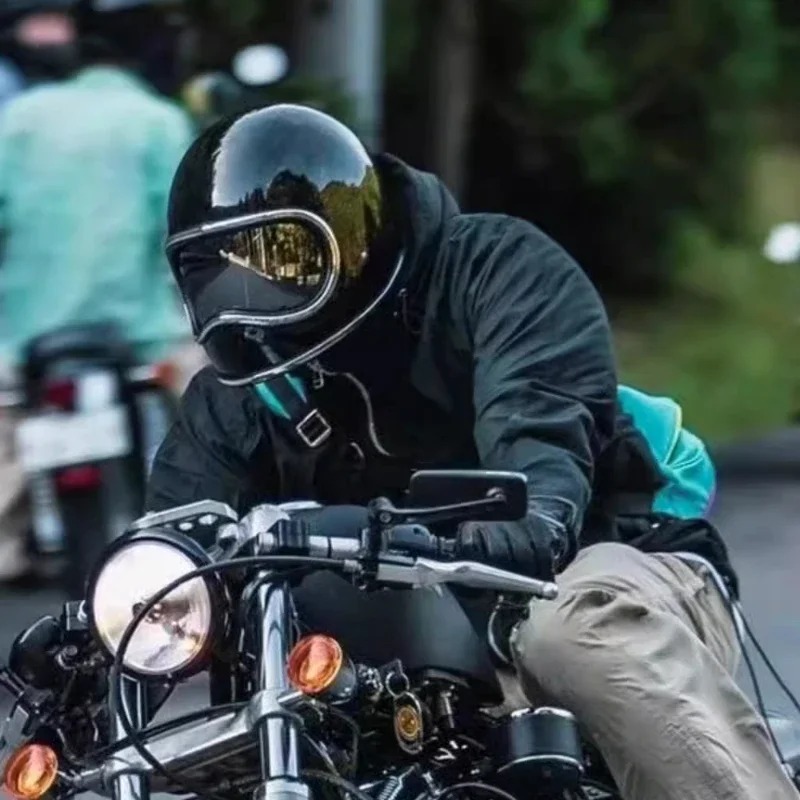 خوذة دراجة نارية رائجة بهيكل م - مراجعة Motorcycle Gear Japan وسعره