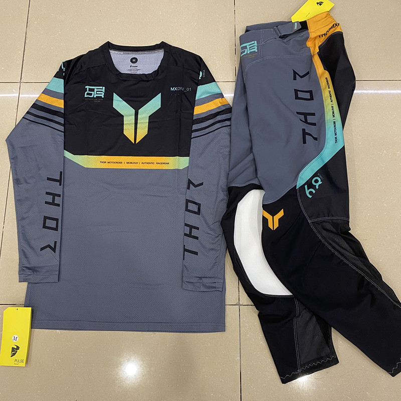 طقم ملابس رياضية للدراجات النا - مراجعة Motorcycle Gear On Sale وسعره